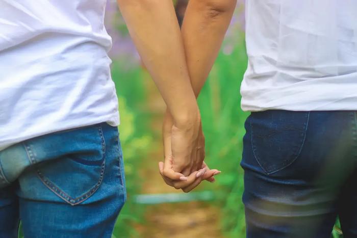 一桩婚事，一笔彩礼，八个媒人