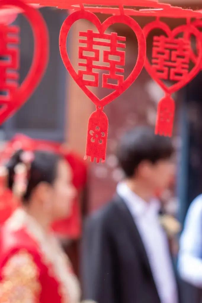 一桩婚事，一笔彩礼，八个媒人