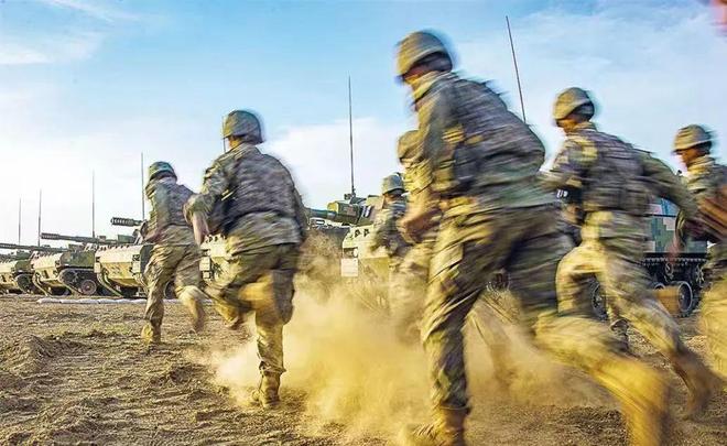 时政微观察丨在强军新征程上再立新功