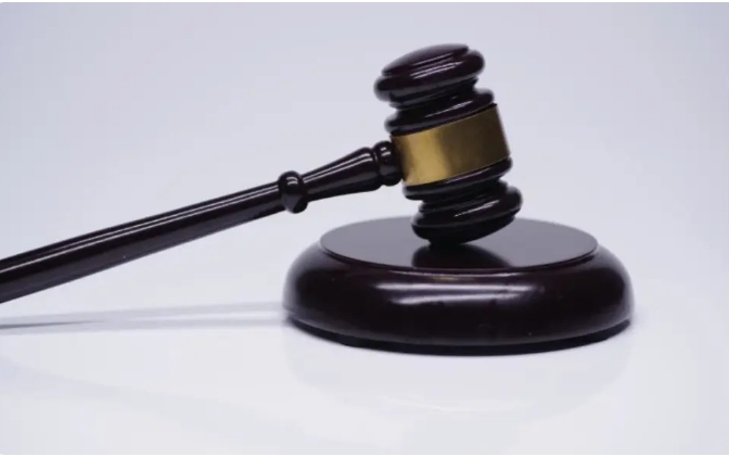 丈夫整理遗物发现亡妻生前向已婚男转账93万，还被对方称为“老婆”！法院判全额返还