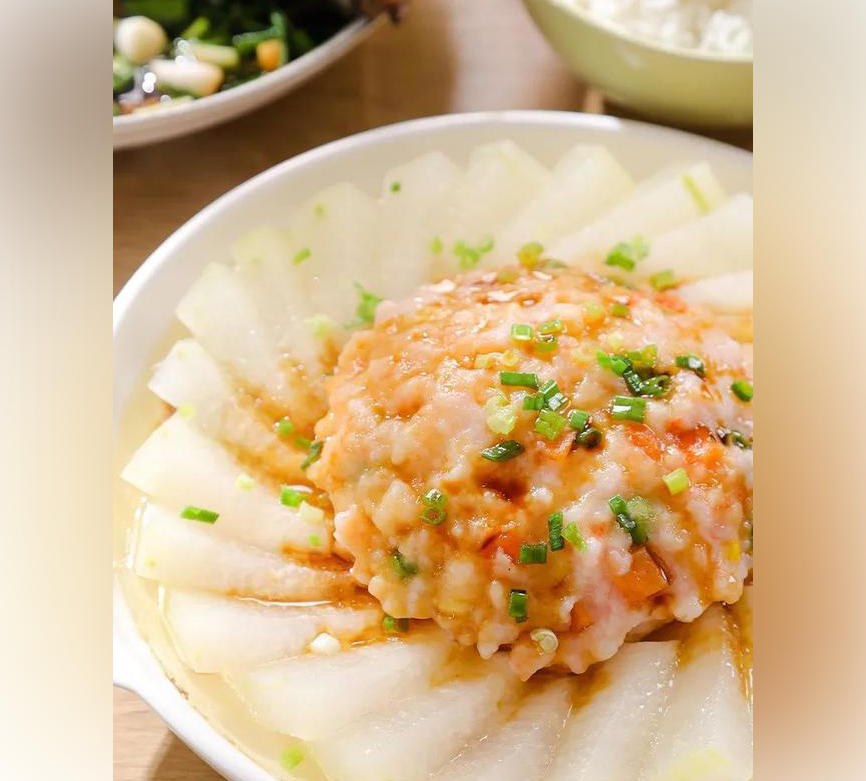 立秋后多注意补水，这道蒸菜清淡宜人，一家人吃得心满意足