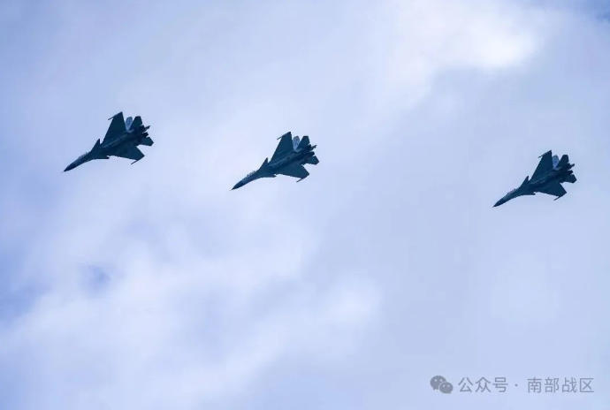 海空砺剑！直击舰载机海上实战化训练