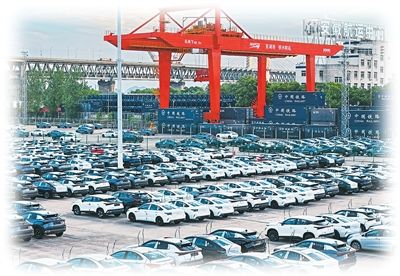 外媒关注高科技产品引领中国出口增长——  “含智量”跃升，彰显出口“含金量”（国际论道）