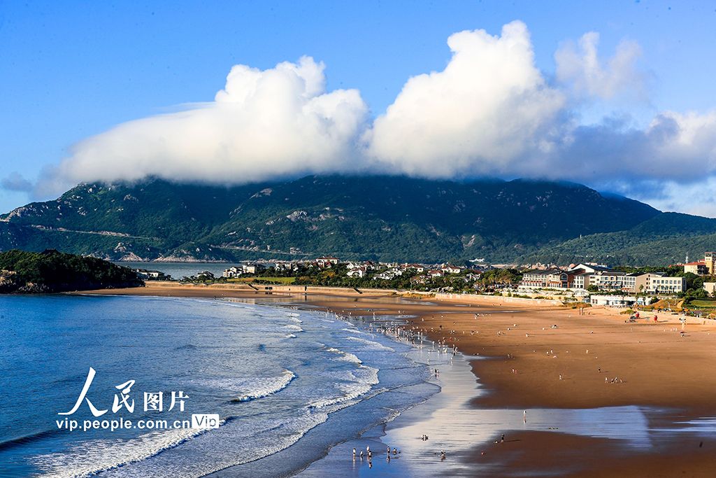 浙江舟山：碧海金沙引客来