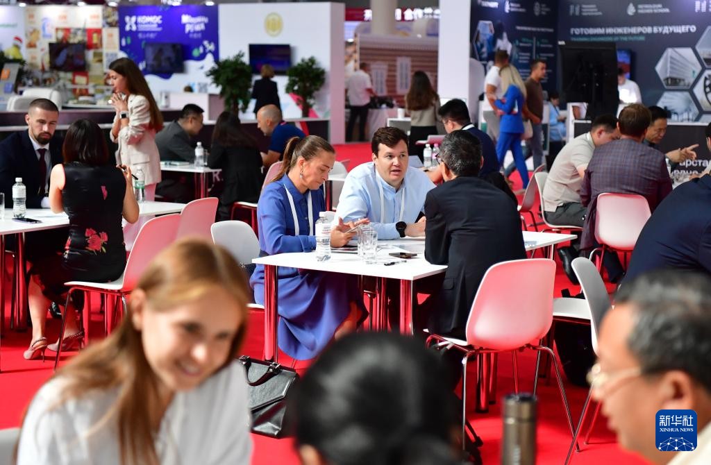 第三届俄罗斯-中国互利合作“萌芽”论坛开幕