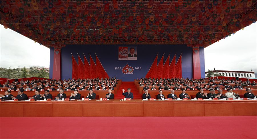 西藏自治区成立60周年庆祝大会隆重举行 习近平出席大会