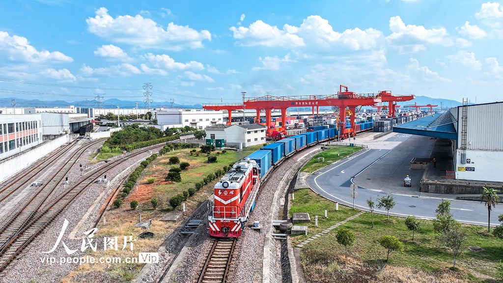 浙江金华：中欧班列运输忙