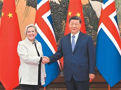 习近平会见冰岛总统托马斯多蒂尔