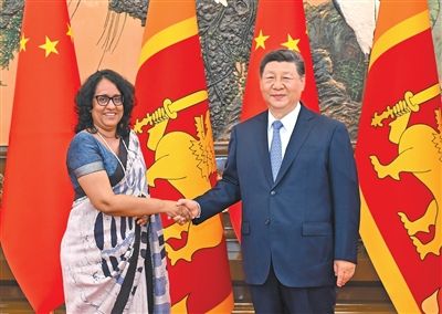 习近平会见斯里兰卡总理阿马拉苏里亚