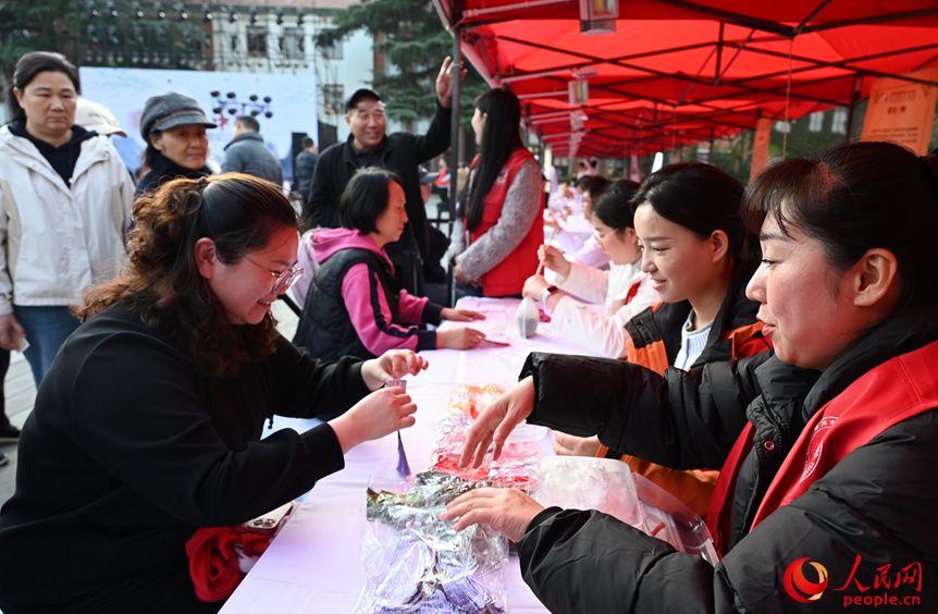 河南郑州：中医药文化夜市“接地气”