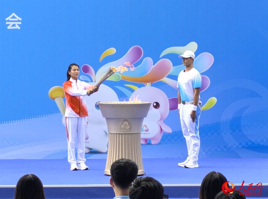 十五运会火炬在深传递 陆空联动致敬特区建立45年