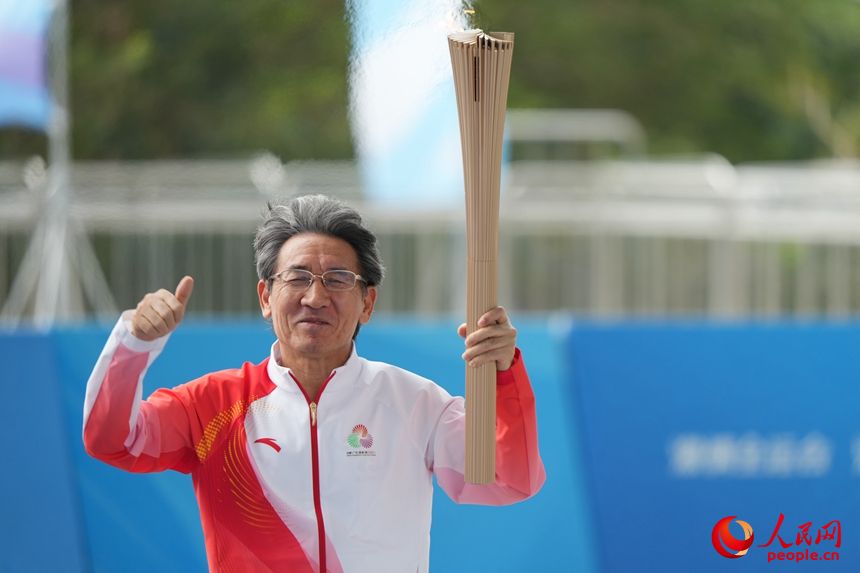 十五运会火炬在深传递 陆空联动致敬特区建立45年