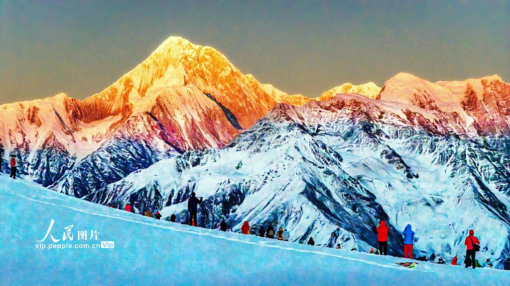 四川康定：“金山”闪耀